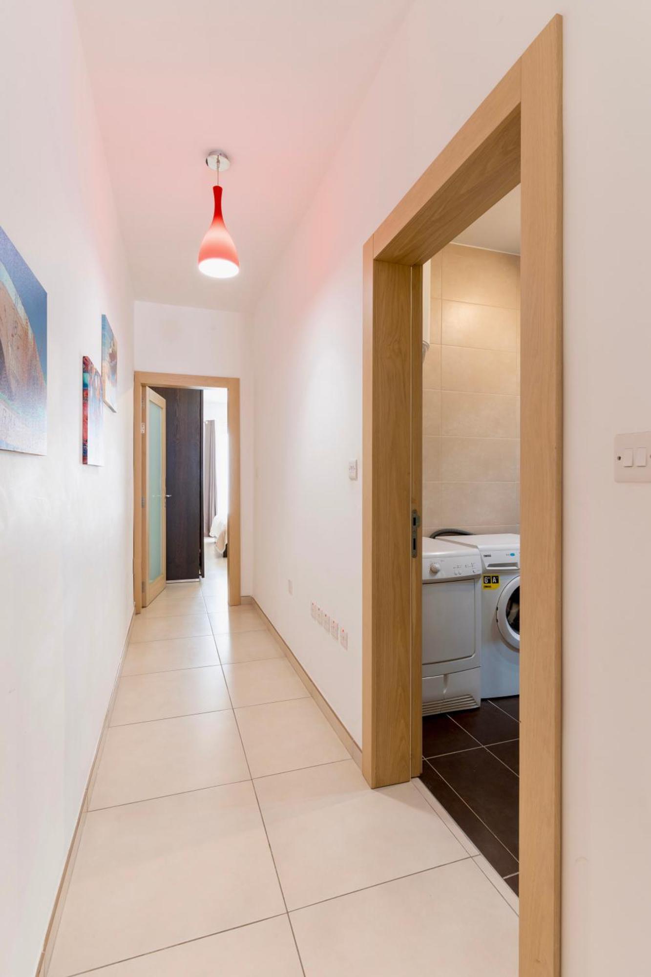 2 Bedroom In Central St Julians Prime Location In Paceville Apt 3 By Vaganza Saint Julian's Ngoại thất bức ảnh
