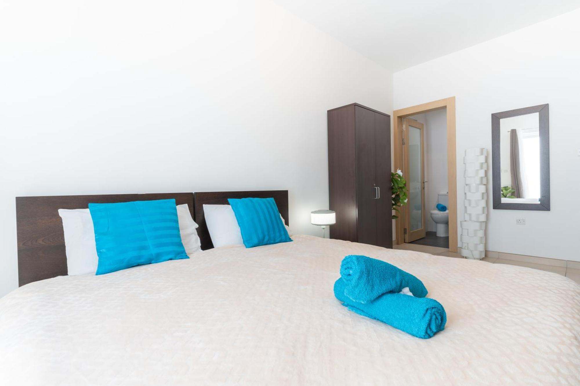 2 Bedroom In Central St Julians Prime Location In Paceville Apt 3 By Vaganza Saint Julian's Ngoại thất bức ảnh