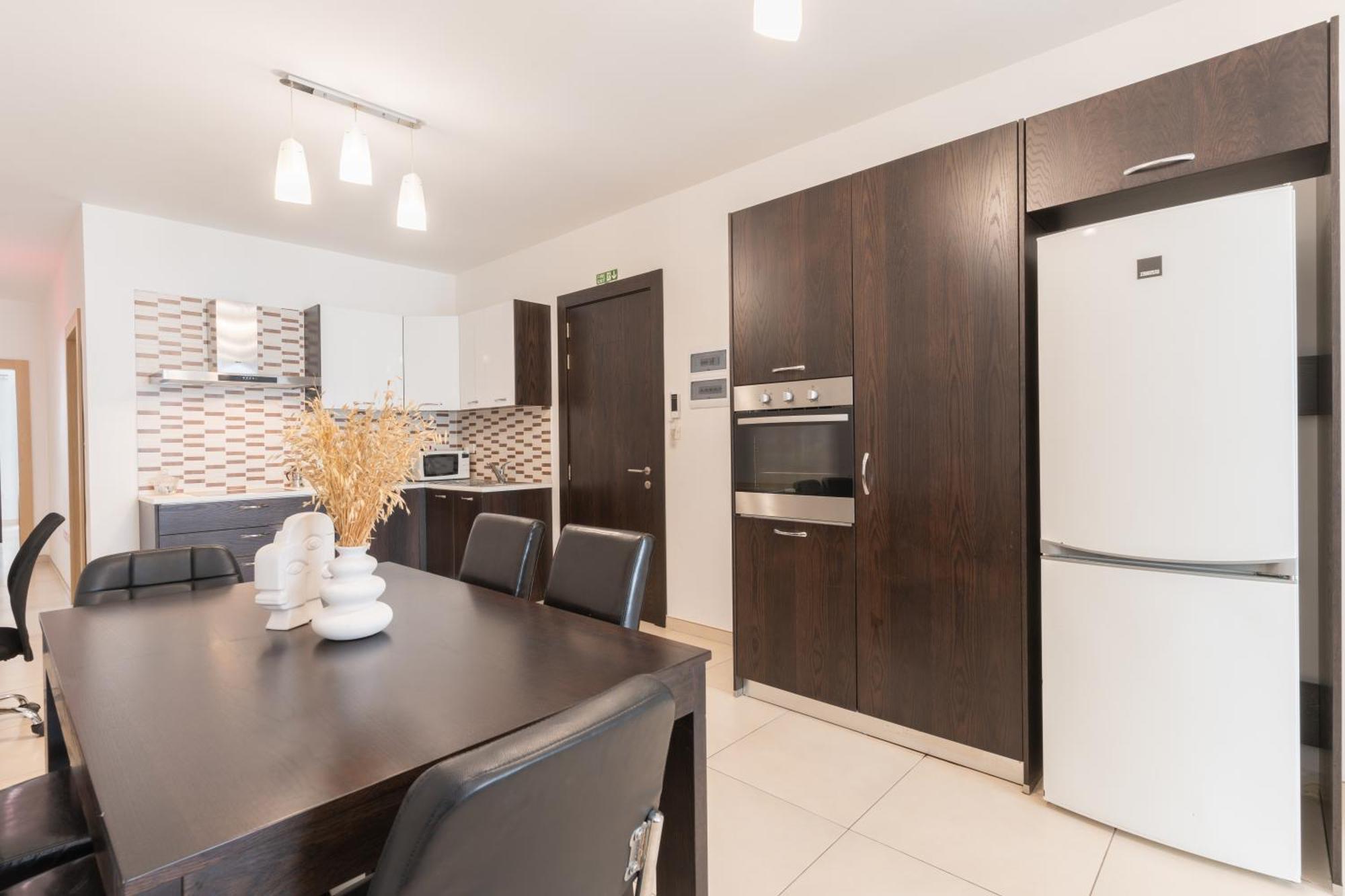 2 Bedroom In Central St Julians Prime Location In Paceville Apt 3 By Vaganza Saint Julian's Ngoại thất bức ảnh